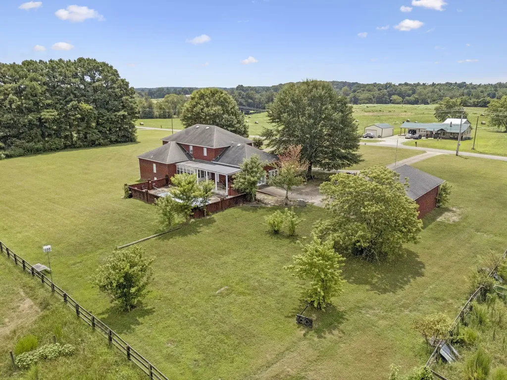 33 Bishop Road Lawrenceburg TN 38464