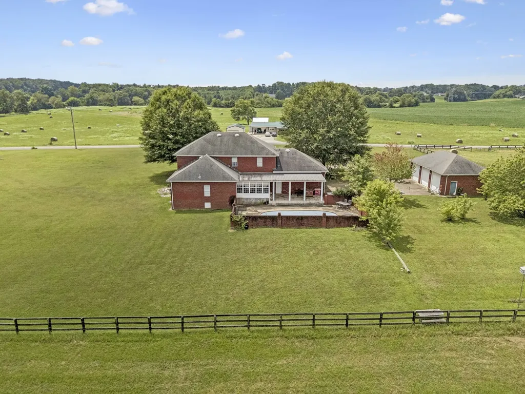 33 Bishop Road Lawrenceburg TN 38464