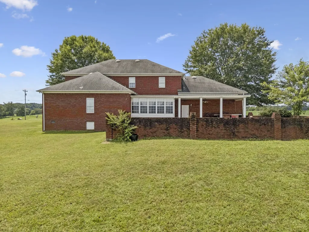 33 Bishop Road Lawrenceburg TN 38464