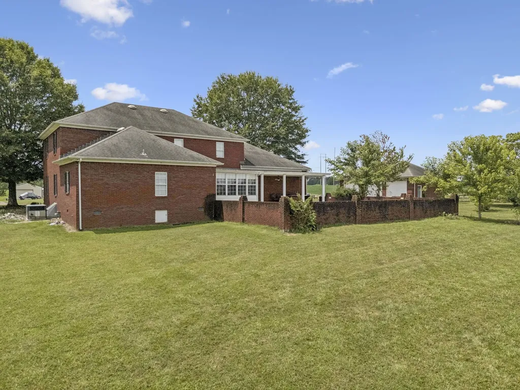33 Bishop Road Lawrenceburg TN 38464