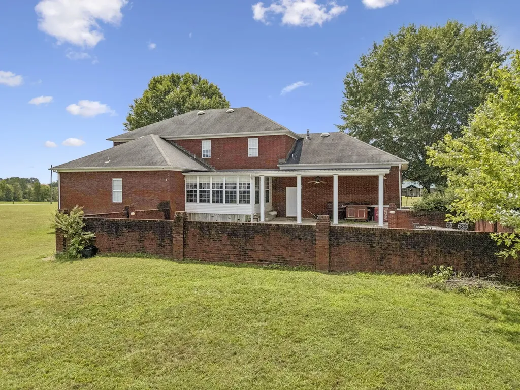 33 Bishop Road Lawrenceburg TN 38464