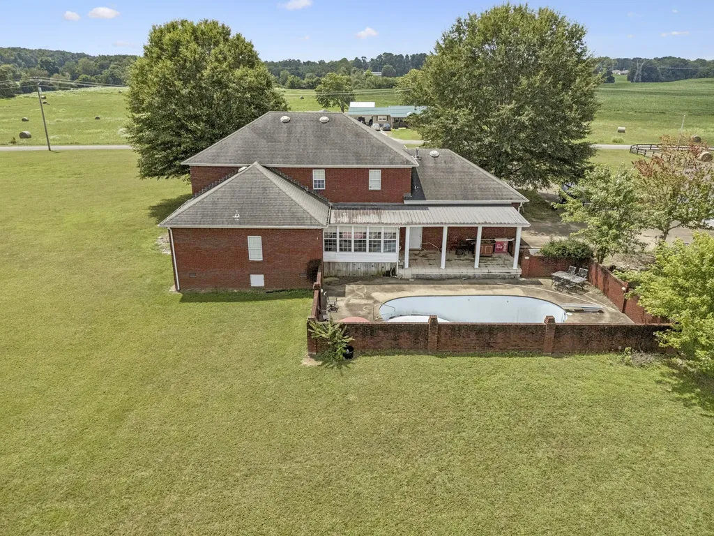 33 Bishop Road Lawrenceburg TN 38464