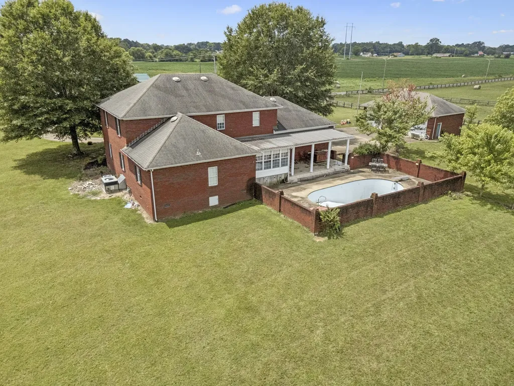 33 Bishop Road Lawrenceburg TN 38464