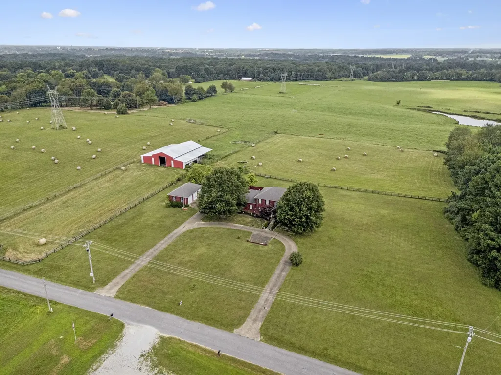 33 Bishop Road Lawrenceburg TN 38464