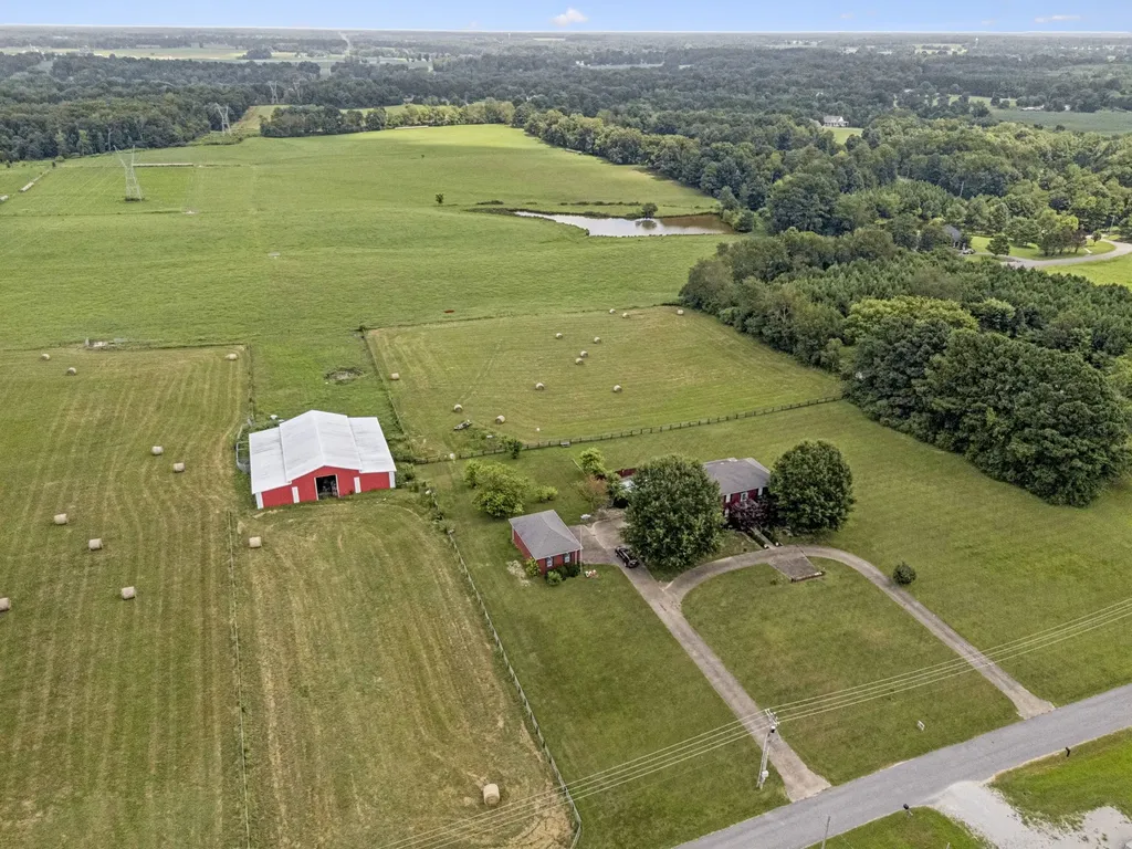 33 Bishop Road Lawrenceburg TN 38464