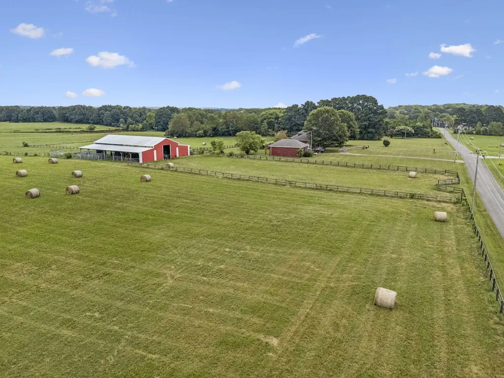 33 Bishop Road Lawrenceburg TN 38464