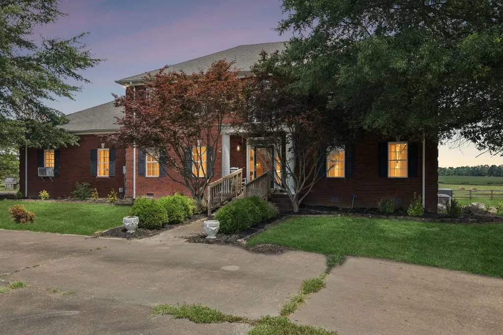 33 Bishop Road Lawrenceburg TN 38464