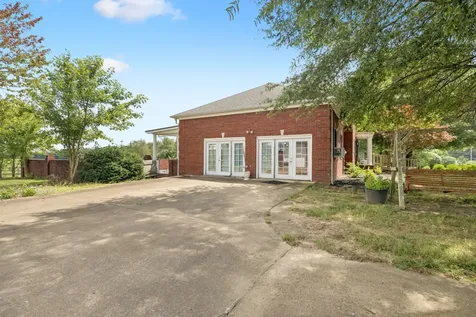 33 Bishop Road Lawrenceburg TN 38464