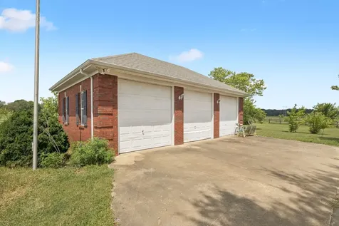 33 Bishop Road Lawrenceburg TN 38464