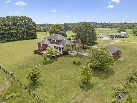 33 Bishop Road Lawrenceburg TN 38464