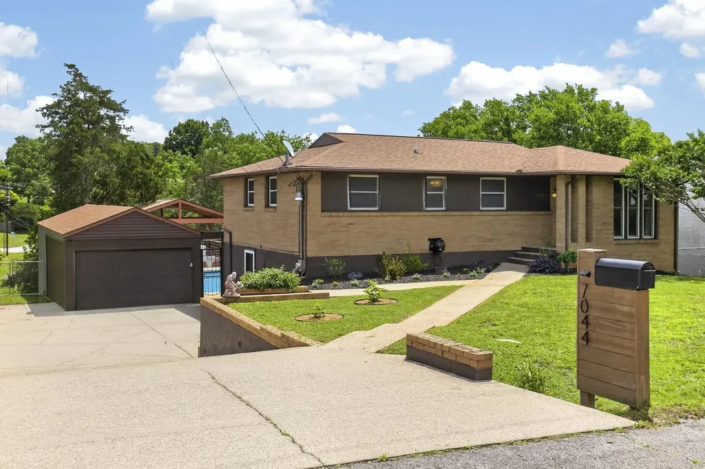 7044 Bonnavent Drive Hermitage TN 37076