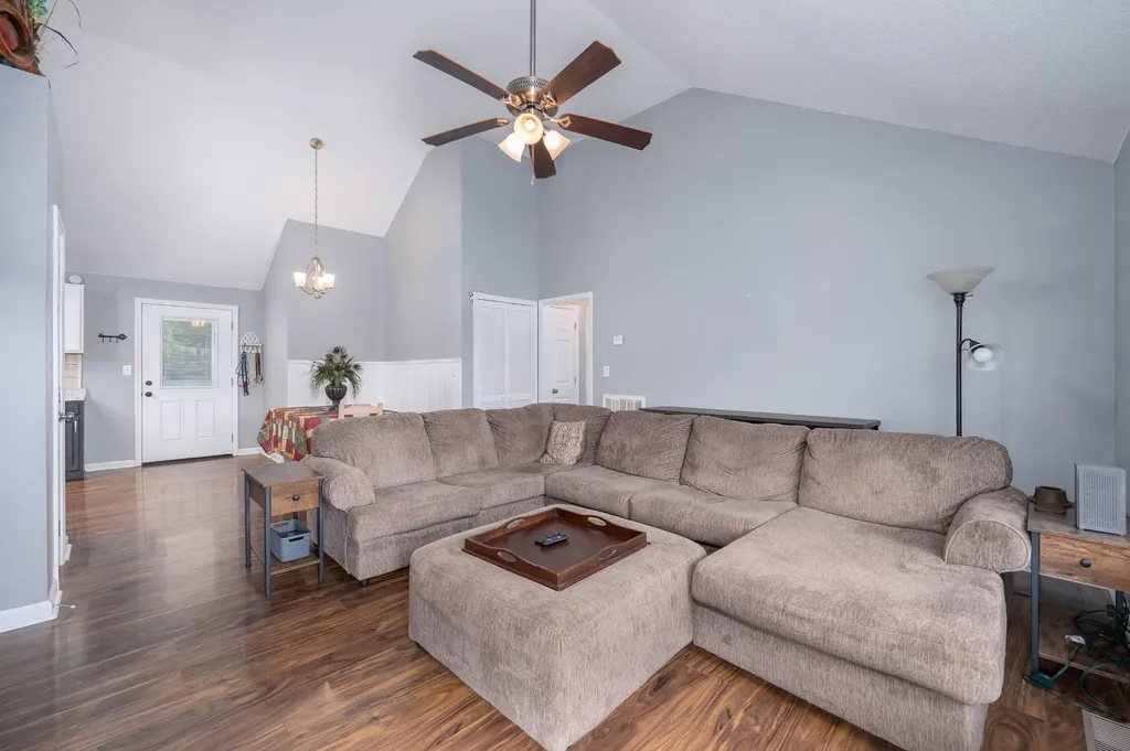 1934 Roscoe Drive Clarksville TN 37042