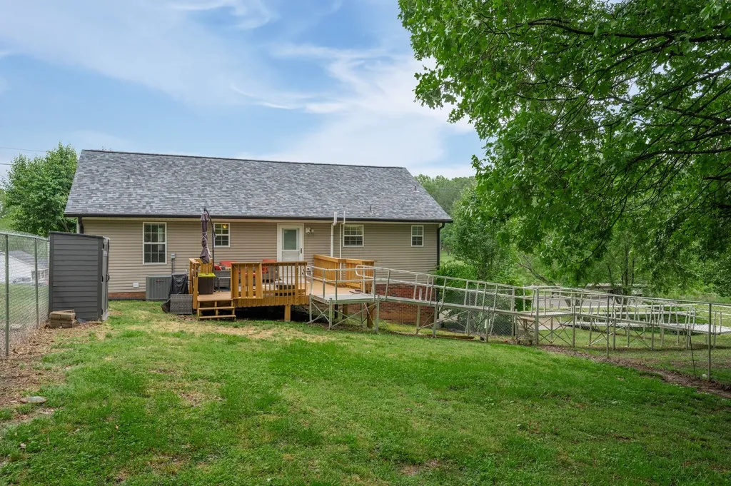 1934 Roscoe Drive Clarksville TN 37042