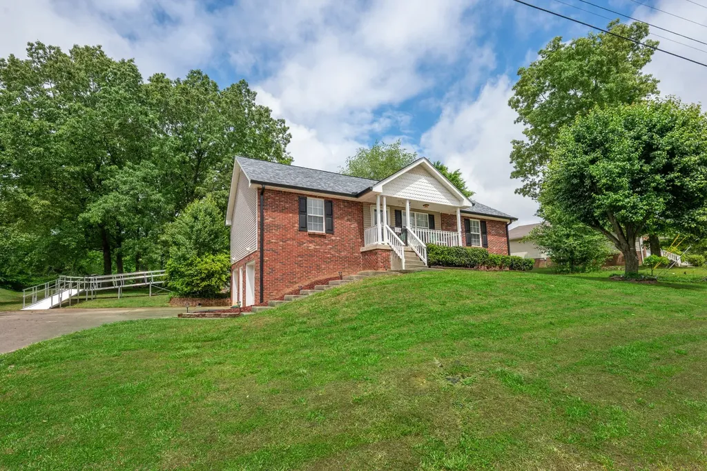 1934 Roscoe Drive Clarksville TN 37042