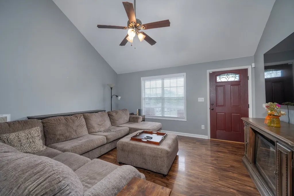 1934 Roscoe Drive Clarksville TN 37042