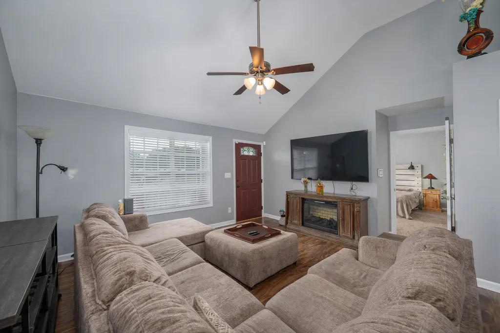 1934 Roscoe Drive Clarksville TN 37042
