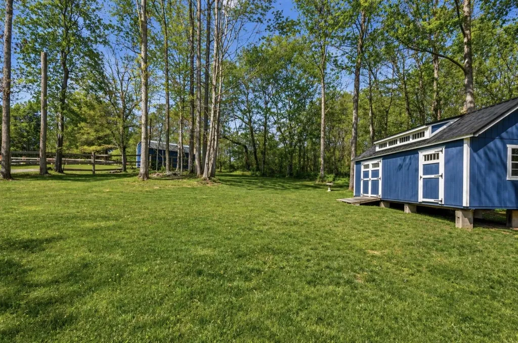 521 Lewis Lane Charlotte TN 37036