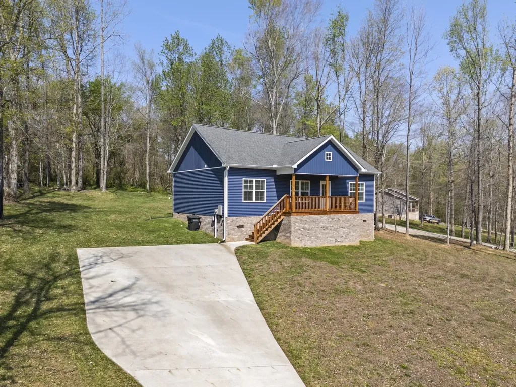 521 Lewis Lane Charlotte TN 37036