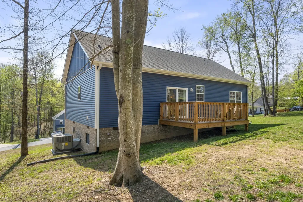 521 Lewis Lane Charlotte TN 37036