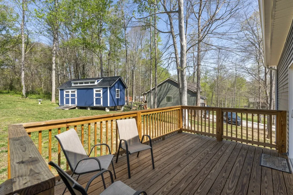 521 Lewis Lane Charlotte TN 37036