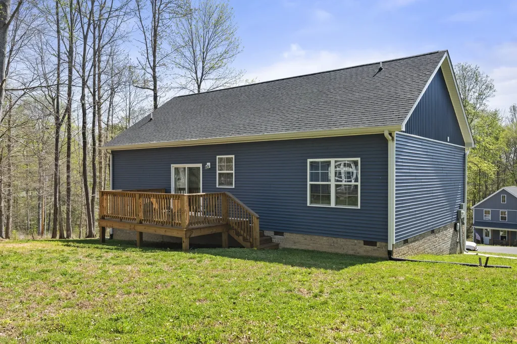 521 Lewis Lane Charlotte TN 37036