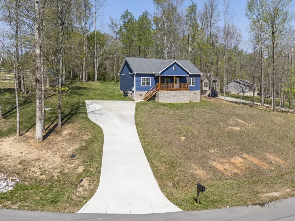 521 Lewis Lane Charlotte TN 37036
