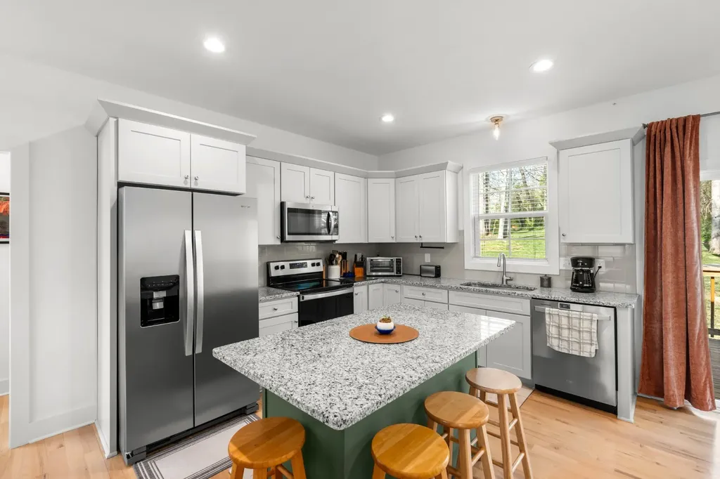 521 Lewis Lane Charlotte TN 37036