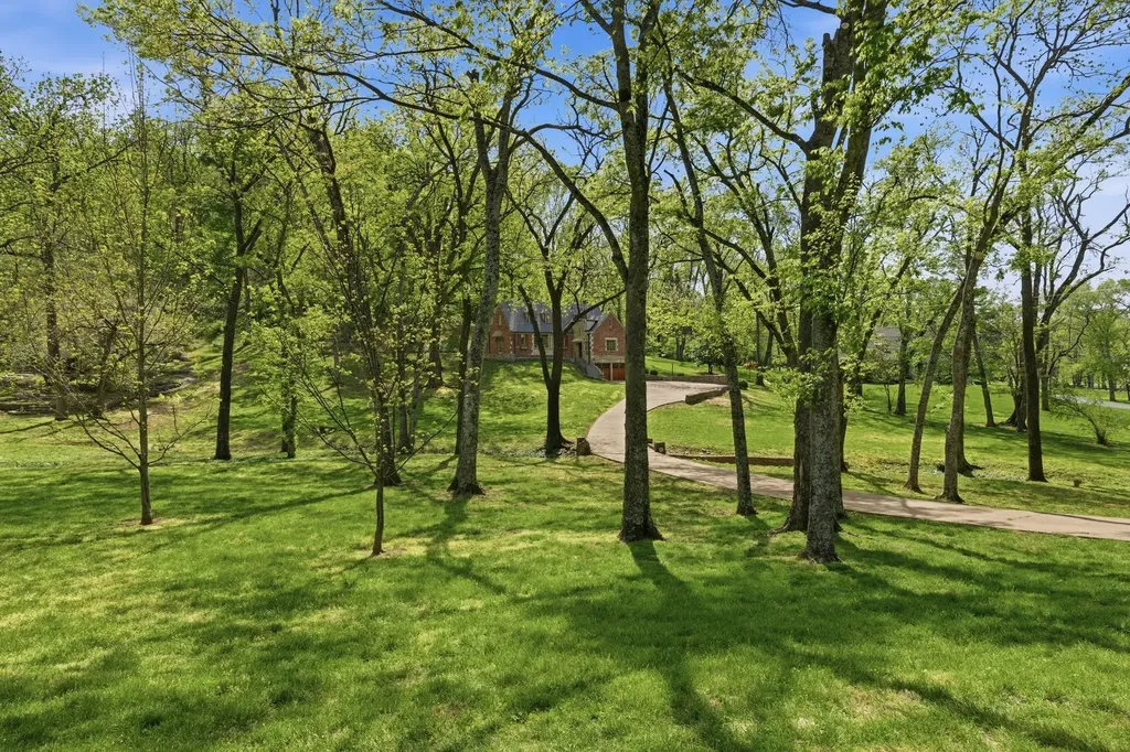 5123 Stanford Drive Nashville TN 37215