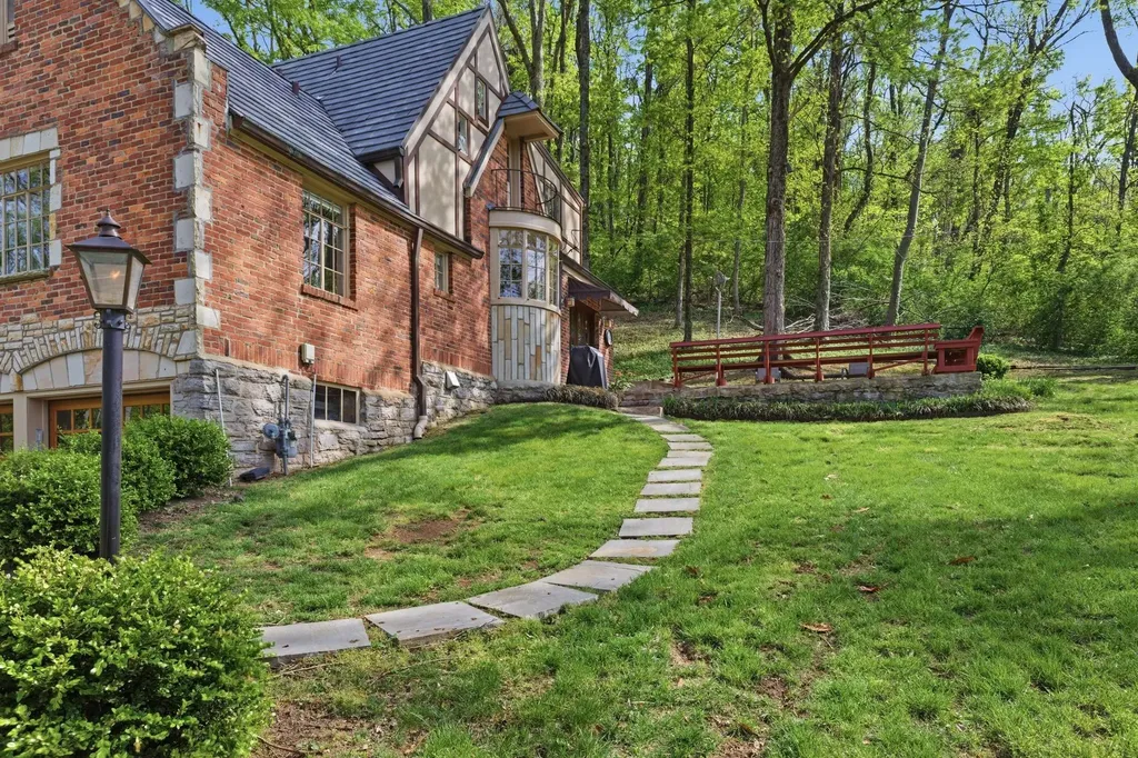 5123 Stanford Drive Nashville TN 37215