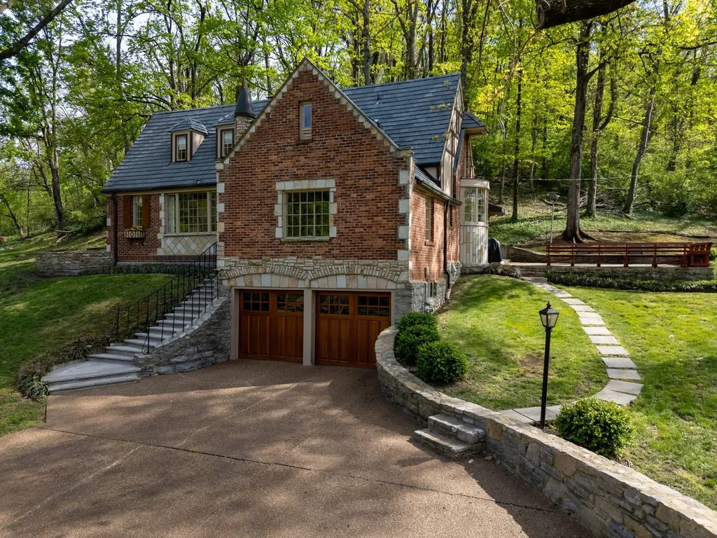 5123 Stanford Drive Nashville TN 37215