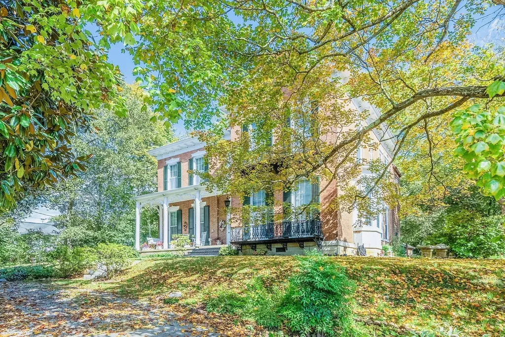 607 N 2nd St, N Clarksville TN 37040