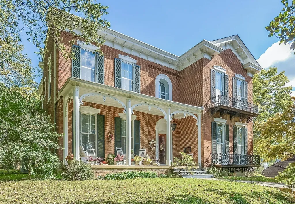 607 N 2nd St, N Clarksville TN 37040