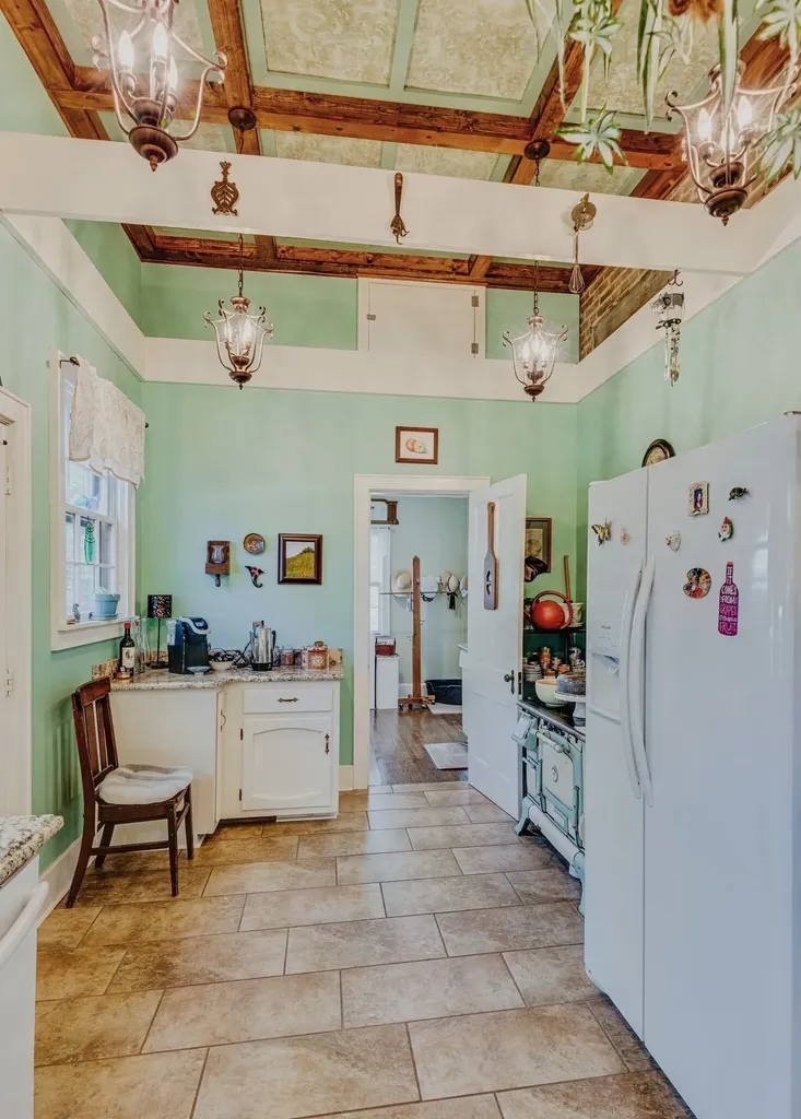 607 N 2nd St, N Clarksville TN 37040