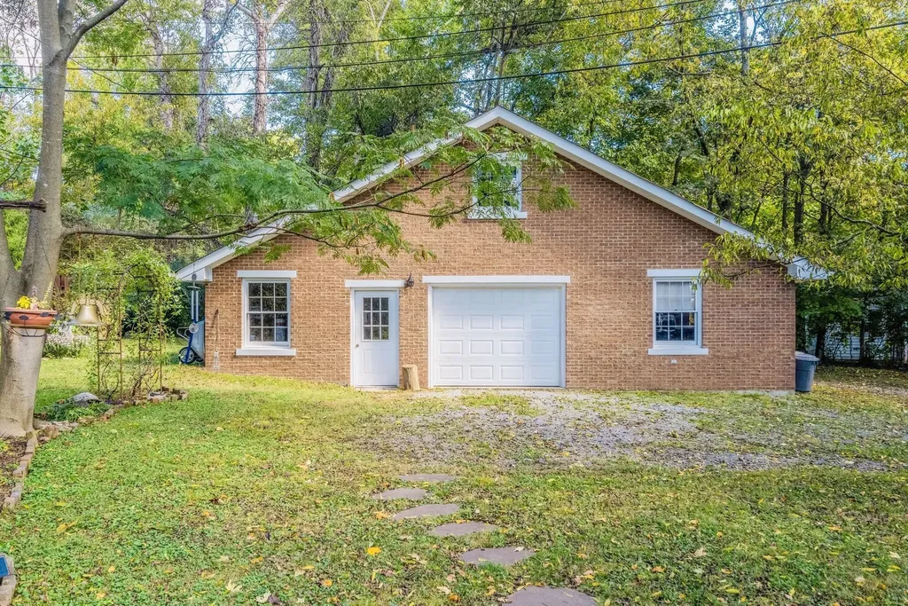 607 N 2nd St, N Clarksville TN 37040