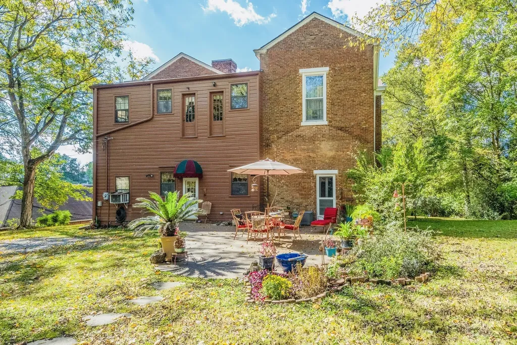 607 N 2nd St, N Clarksville TN 37040