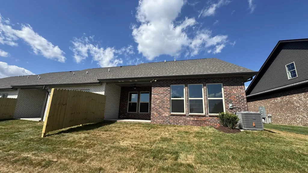 464 W Foxrun Springfield TN 37172