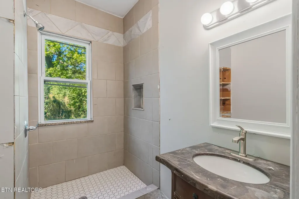 419 W Rockwood Street Rockwood TN 37854