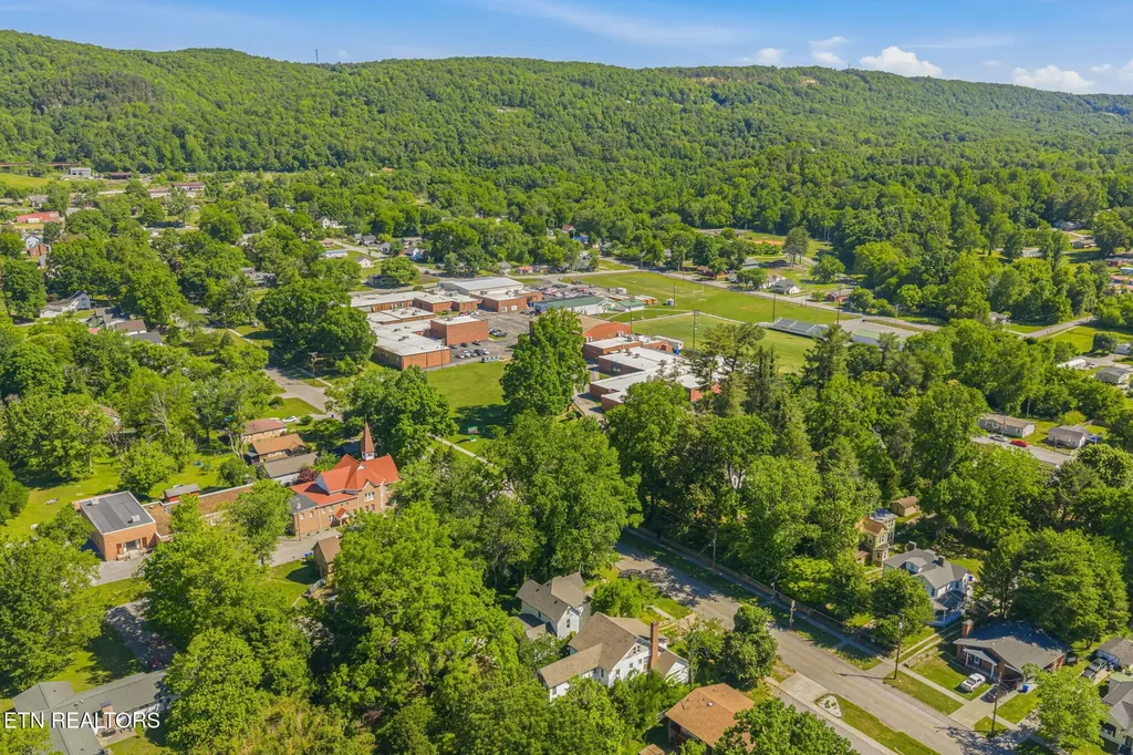 419 W Rockwood Street Rockwood TN 37854