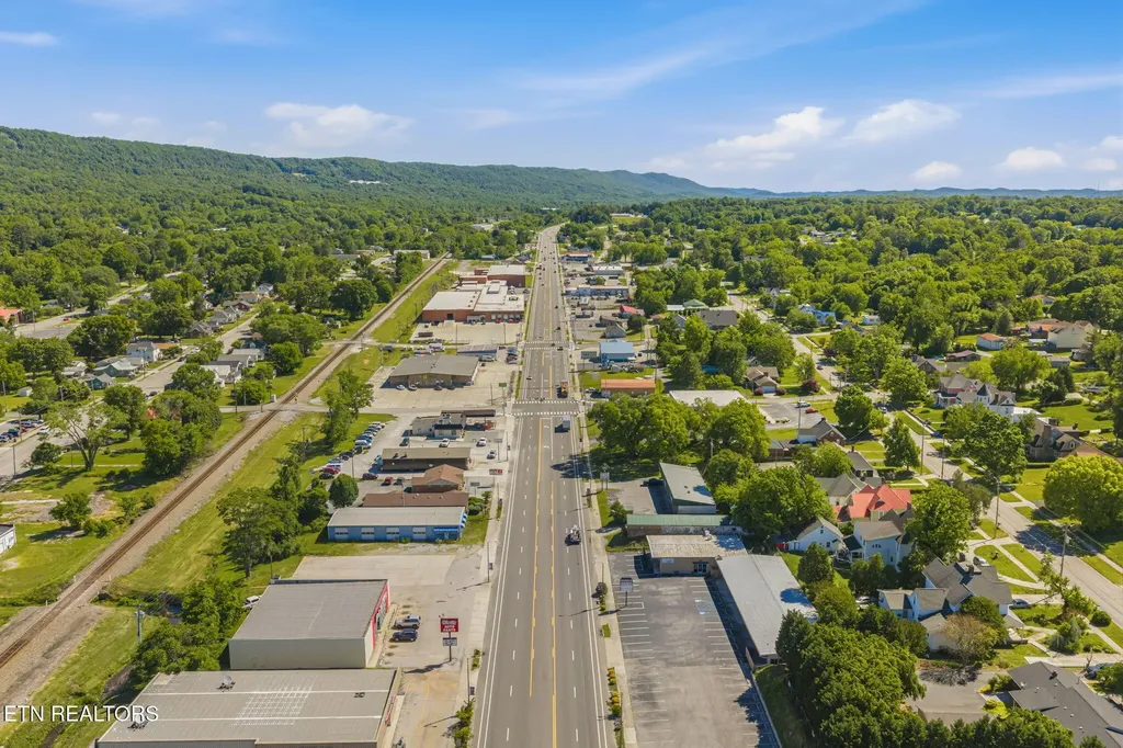 419 W Rockwood Street Rockwood TN 37854