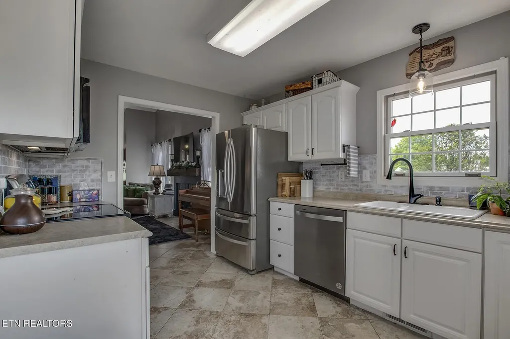 101 Poteau Trace Loudon TN 37774