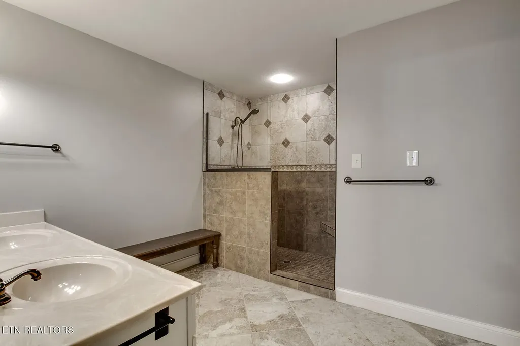101 Poteau Trace Loudon TN 37774