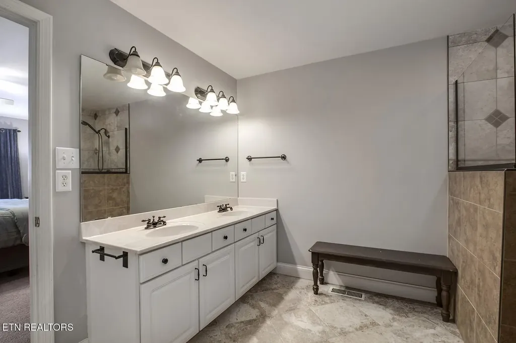 101 Poteau Trace Loudon TN 37774