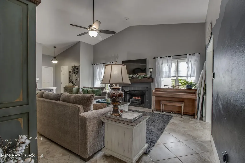 101 Poteau Trace Loudon TN 37774