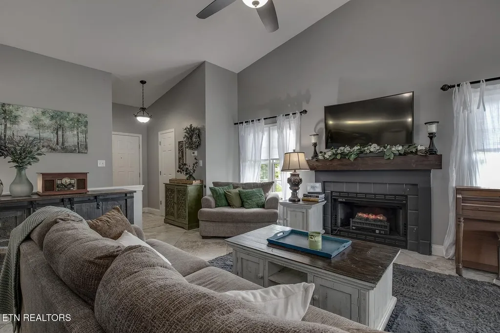 101 Poteau Trace Loudon TN 37774
