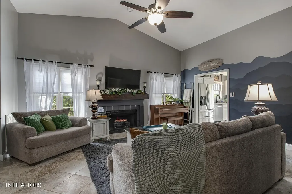 101 Poteau Trace Loudon TN 37774