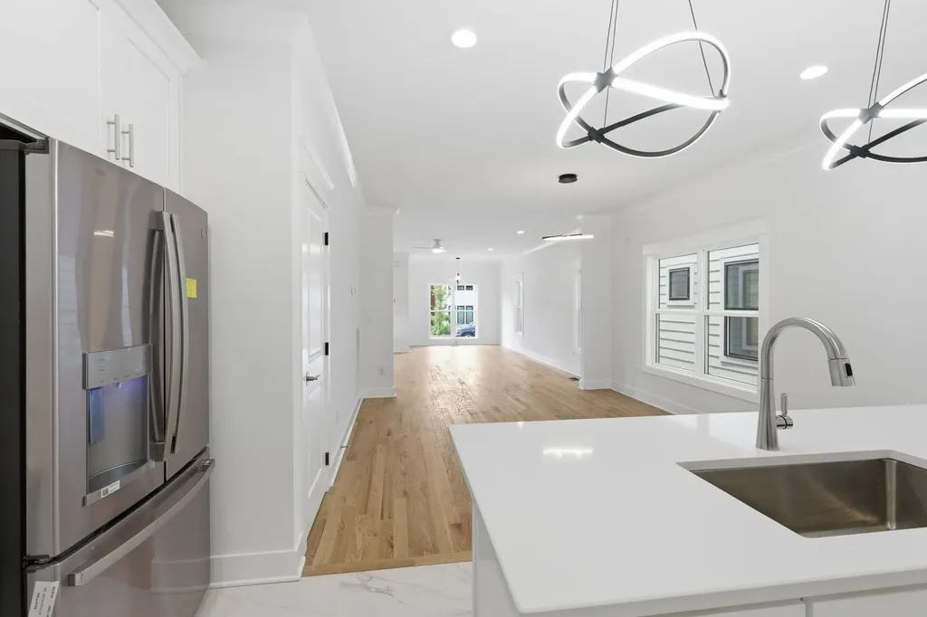 2006B 10th Ave, N Nashville TN 37208