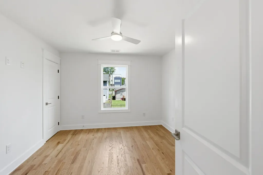 2006B 10th Ave, N Nashville TN 37208