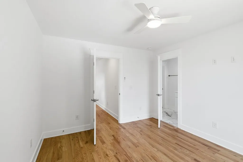 2006B 10th Ave, N Nashville TN 37208