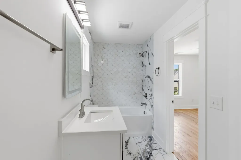 2006B 10th Ave, N Nashville TN 37208