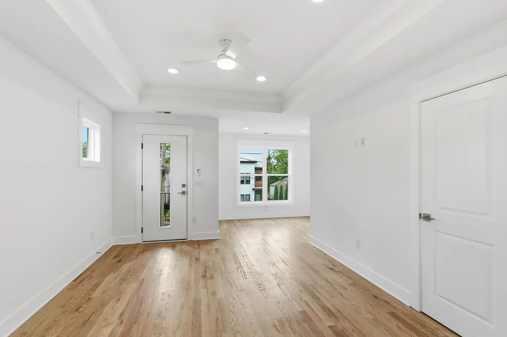 2006B 10th Ave, N Nashville TN 37208
